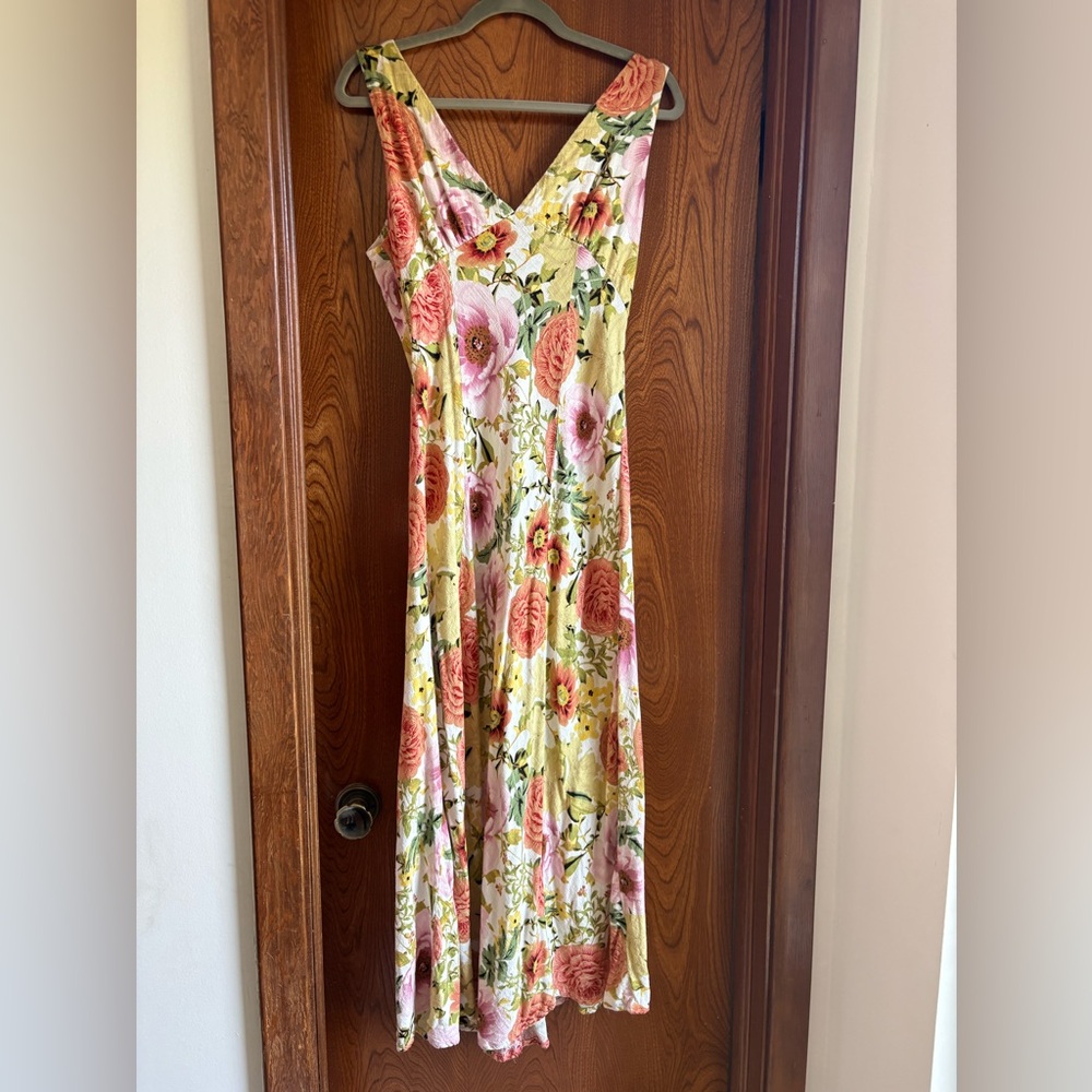 Linen V-Neck Floral Maxi Dress